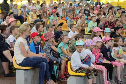 Uczniowie na widowni