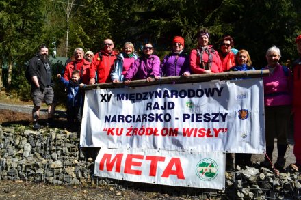 Przewodnicy i uczestnicy rajdu na mecie