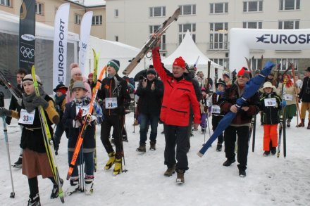 Uczestnicy retro imprezy w Strefie Kibica Eurosportu