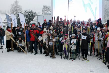 Uczestnicy retro imprezy w Strefie Kibica Eurosportu