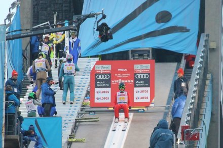 Skoczek rusza z belki