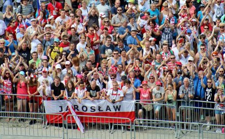 Kibice na skoczni w Malince