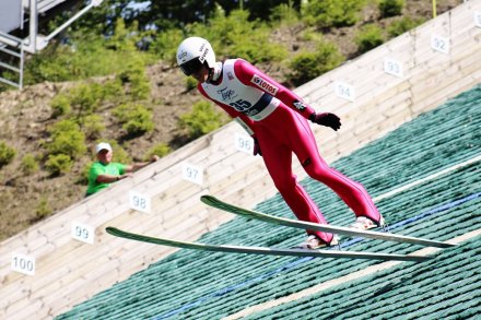 Piotr Żyła składa się do lądowania