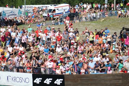 Kibice na skoczni w Malince