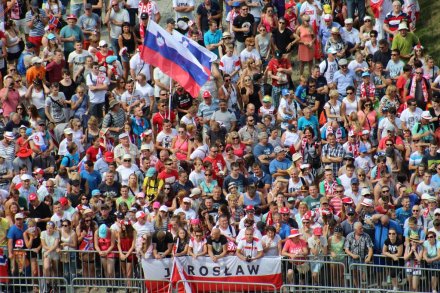 Kibice na skoczni w Malince