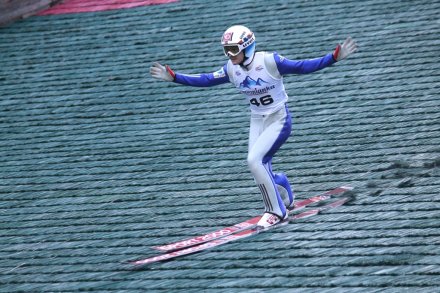 Tom Hilde ląduje na zeskoku