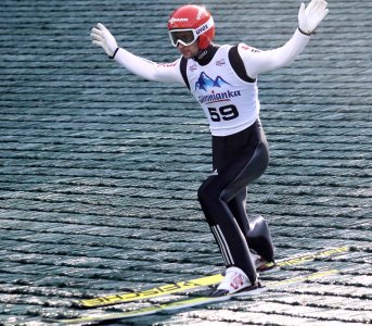 Ląduje Markus Eisenbichler, triumfator zawodów