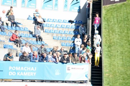 Kibice na trybunach skoczni w Malince