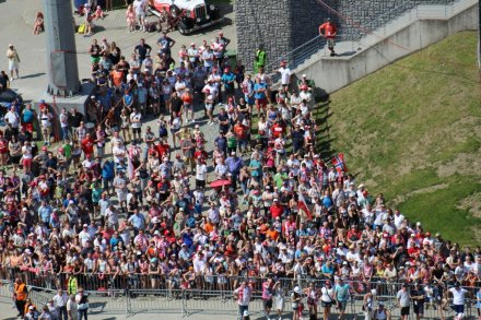 Kibice na skoczni im. Adama Małysza