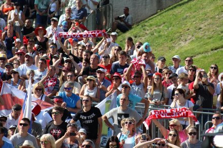 Kibice na skoczni im. Adama Małysza