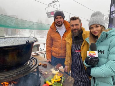 Adam Borowicz i ekipa prowadzących Pytanie na Śniadanie TVP 2