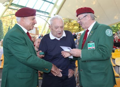 Gratulacje dla gościa honorowego