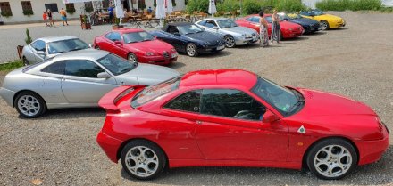 Samochody biorące udział w zlocie Alfa Romeo