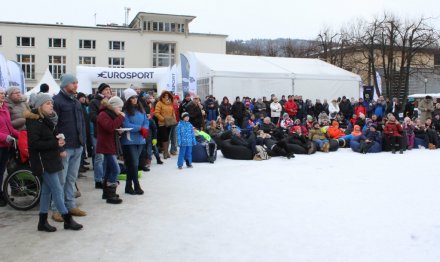 Kibice w Strefie Eurosportu podczas transmisji skoków narciarskich