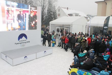 Wspólne kibicowanie na placu Hoffa