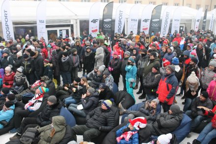 Wspólne kibicowanie na placu Hoffa