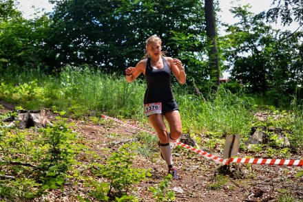 Zawodniczka Magda Banach na trasie/fot. superbieg.pl