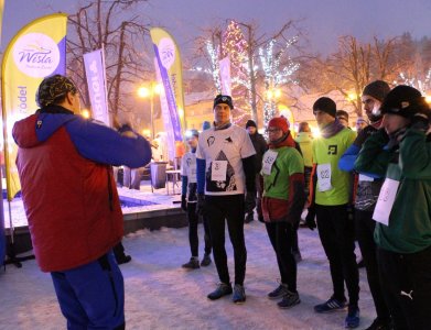 Zawodnicy tuż przed startem biegu głównego