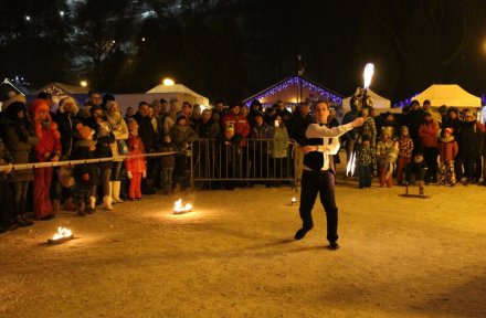 Pokaz tańca z ogniami