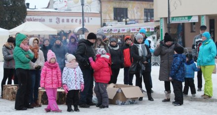 Kibice na placu Hoffa