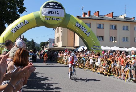 Pierwszy przejazd kolarzy przez centrum Wisły