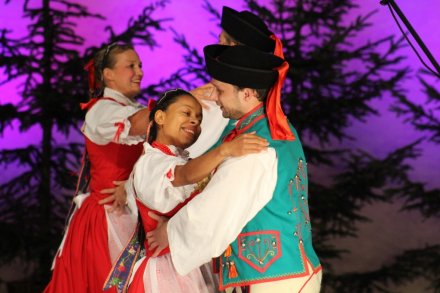 Fragment występu zespołu "Mazury"