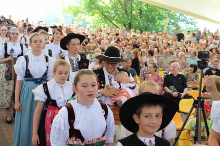 Wejście wiślan na scenę amfiteatru