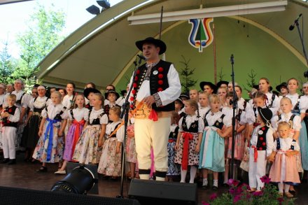 Burmistrz Wisły wita gości i publiczność