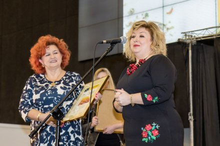 Helena Legierska i Maria Pietruszka podczas wręczania certyfikatu "Śląskie Smaki"
