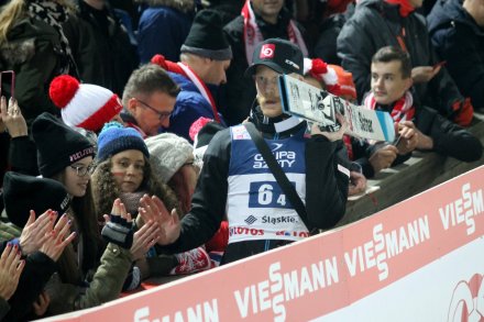 Robert Johansson przybija piątki