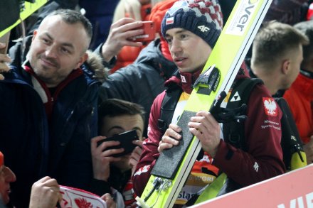 Kamil Stoch wśród kibiców