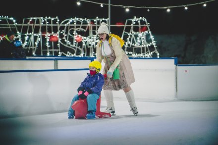 Bal na Sto Par na lodowisku