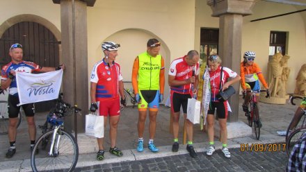 Spotkanie z lokalnymi władzami na trasie rajdu