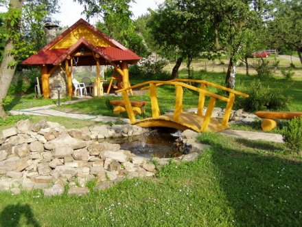 POD PIRAMIDĄ