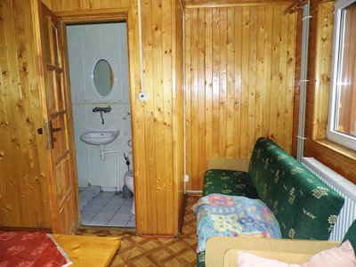 DOMKI POD SKOCZNIĄ