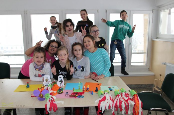 Dzieci na zajęciach w bibliotece