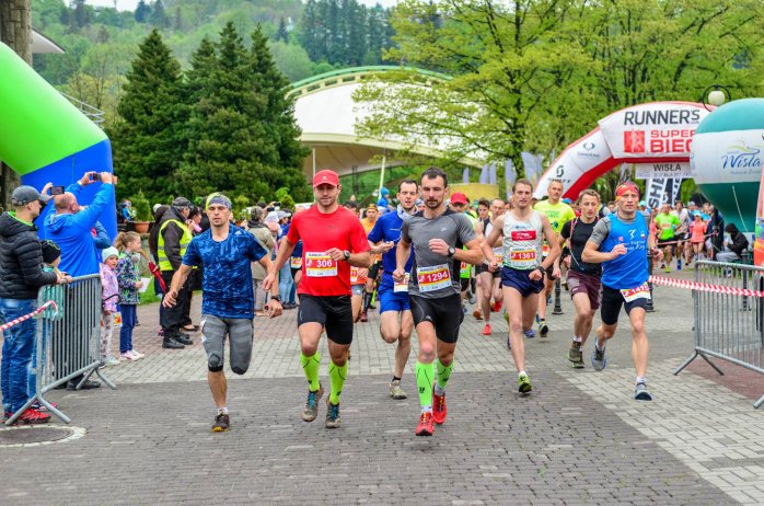 Zawodnicy tuż po starcie