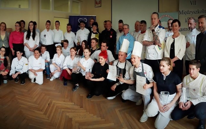 Pamiątkowe zdjęcie uczestników konkursu