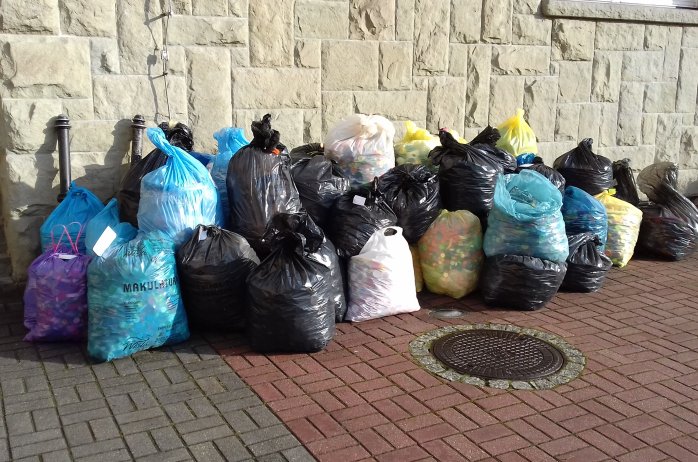 620 kg zakrętek w workach