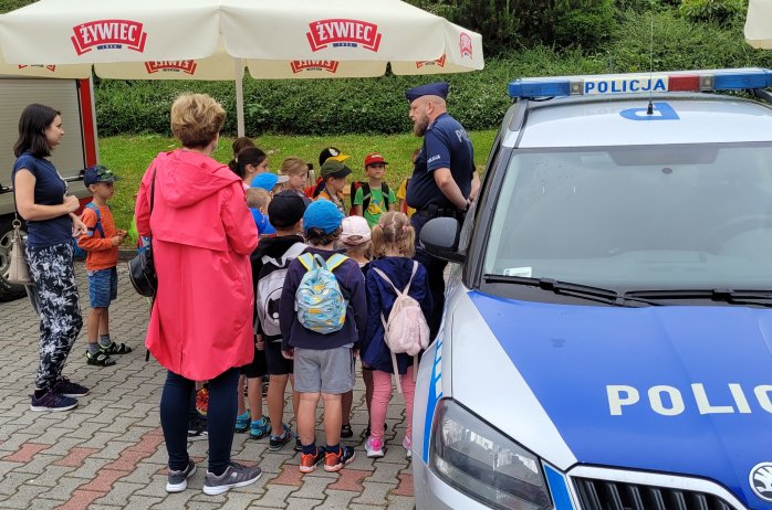 Uczniowie szkoły podczas prelekcji