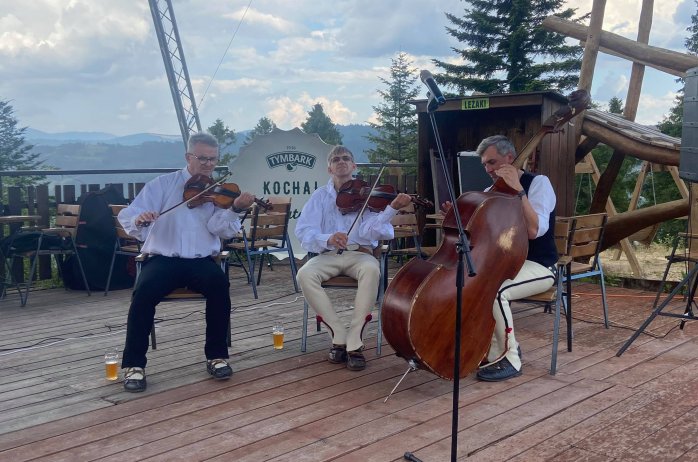 Piąty dzień Tygodnia Kultury Beskidzkiej w Wiśle - kapela Watra na Skolnitym
