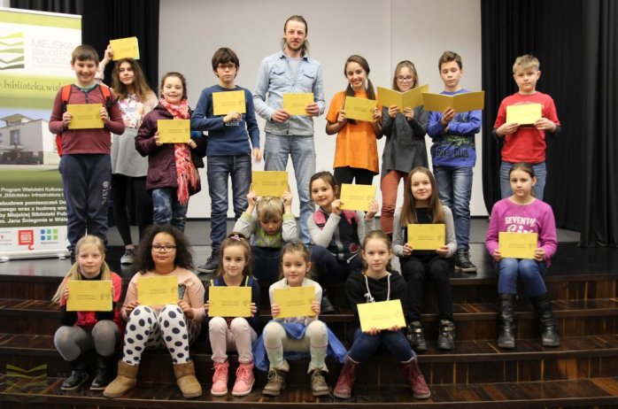 Uczestnicy zajęć w bibliotece