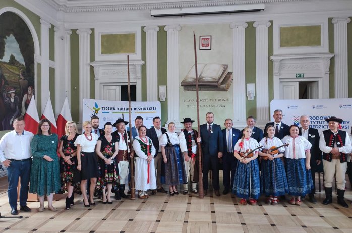 Uczestnicy konferencji z ministrem Grzegorzem Pudą