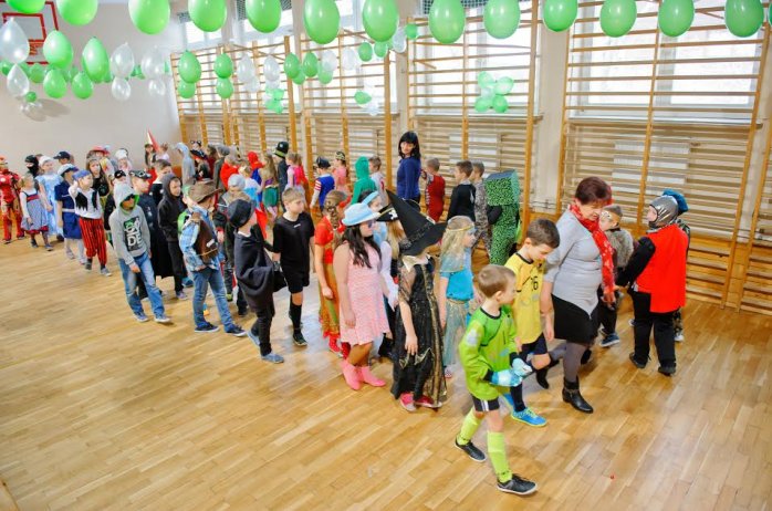 Karnawałowy bal przebierańców