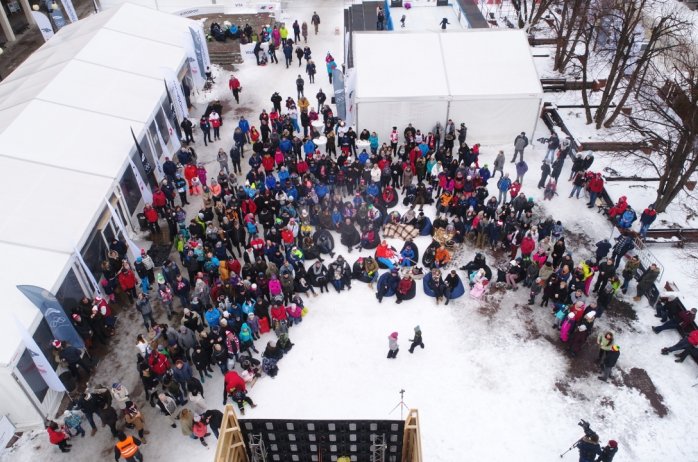 Kibice w wiślańskiej strefie podczas transmisji