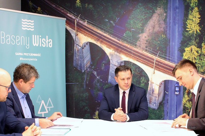 Podpisanie umowy z wykonawcą basenów w Wiśle - fot. Łukasz Bielski