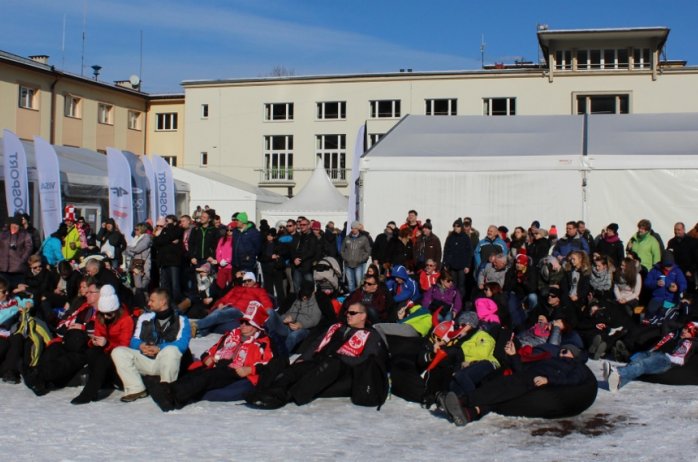 Wspólne kibicowanie na placu Hoffa