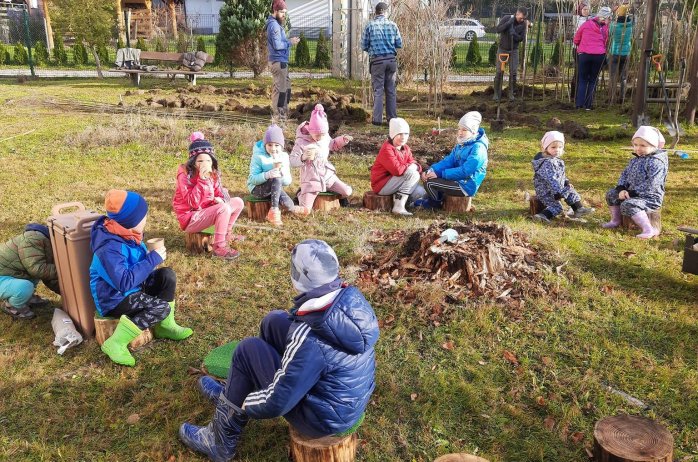 Piknik podczas budowy wigwamu