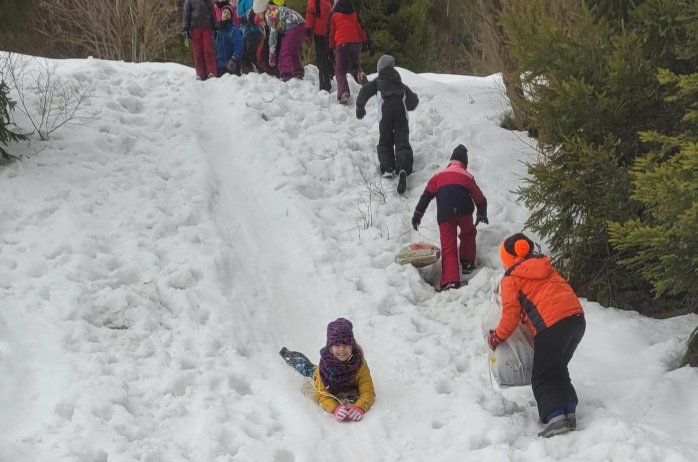 Zjazdy na workach z sianem