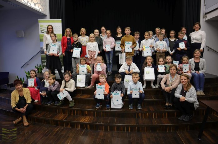 Uczestnicy "Konkursu Głośnego Czytania"
